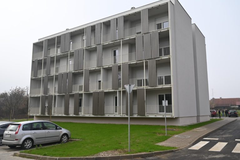 Uručeni ključevi stanova još jedne novoizgrađene višestambene zgrade u Sisku
