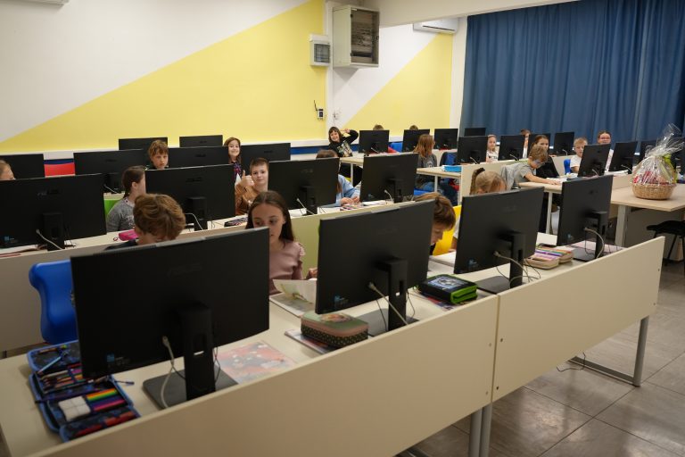 Opremljena nova informatička učionica u OŠ 22. lipnja