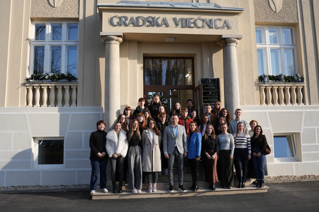 Uručene gradske stipendije studentima za akademsku godinu 2025./2026. Uručene gradske stipendije studentima za akademsku godinu 2025./2026.