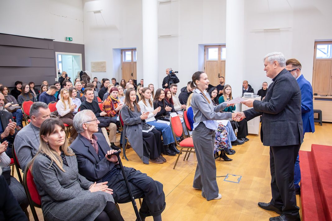 Dodijeljene stipendije Zaklade „Fra Bonifacije Ivan Pavletić“ Dodijeljene stipendije Zaklade „Fra Bonifacije Ivan Pavletić“