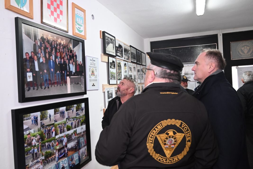 Izložbom u Odri prisjetili se povijesti prve postrojbe Vojne policije u Domovinskom ratu Izložbom u Odri prisjetili se povijesti prve postrojbe Vojne policije u Domovinskom ratu