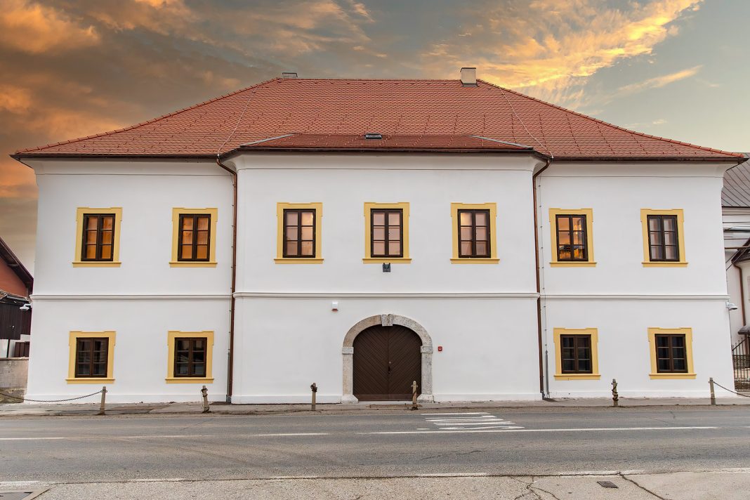 Blagoslovljena obnovljena župna kuća u Selima Blagoslovljena obnovljena župna kuća u Selima