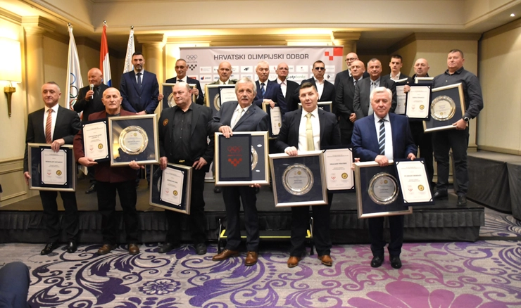 Siščanin Sašo Smiljanić i MNK Petrinjčica dobitnici nagrade Hrvatskog olimpijskog odbora Siščanin Sašo Smiljanić i MNK Petrinjčica dobitnici nagrade Hrvatskog olimpijskog odbora