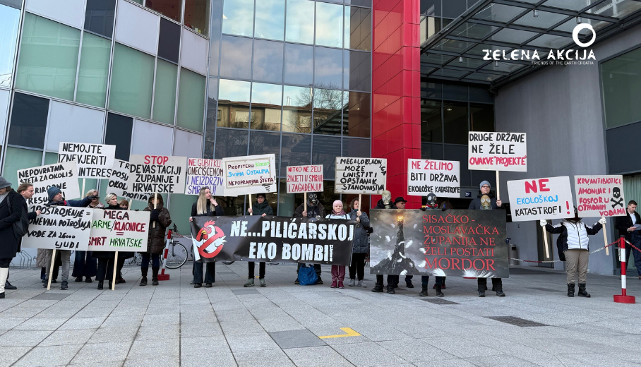 U Zagrebu održan prosvjed protiv ukrajinskih investicija u megafarme pilića u SMŽ U Zagrebu održan prosvjed protiv ukrajinskih investicija u megafarme pilića u SMŽ
