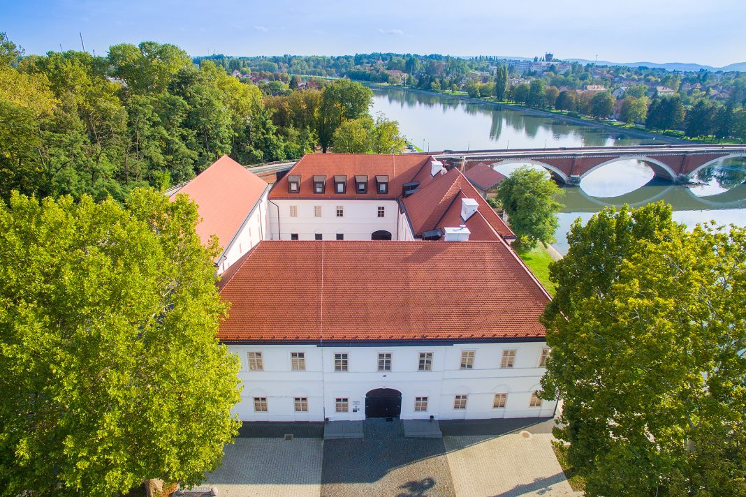 Sisačka biskupija o investiciji u peradarstvo: “Razvoj ne smije biti odvojen od dostojanstva ljudske osobe, zdravlja obitelji i zaštite stvorenoga svijeta” Sisačka biskupija o investiciji u peradarstvo: “Razvoj ne smije biti odvojen od dostojanstva ljudske osobe, zdravlja obitelji i zaštite stvorenoga svijeta”