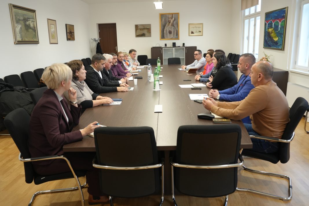 Grad Sisak otvara kolektivno pregovaranje sa sindikatima gradskih trgovačkih društava Grad Sisak otvara kolektivno pregovaranje sa sindikatima gradskih trgovačkih društava