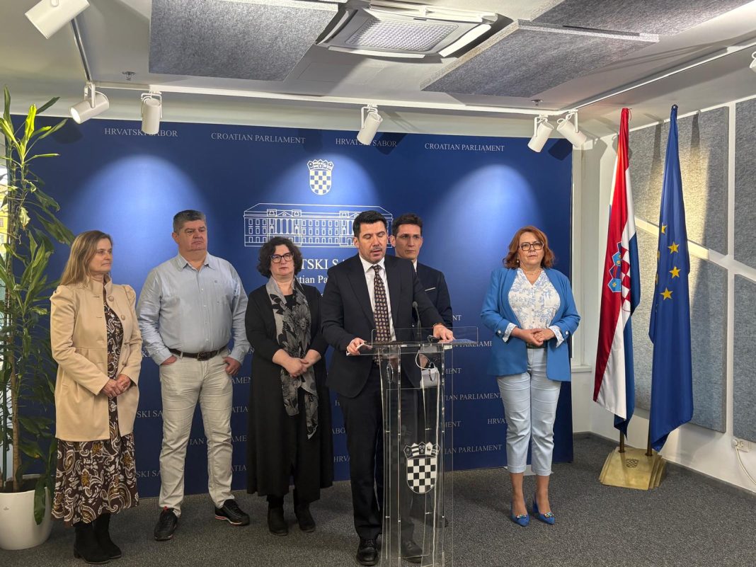 MOST: Megafarme ukrajinskog investitora na Banovini: ljudi i okoliš ne smiju biti kolateralna šteta MOST: Megafarme ukrajinskog investitora na Banovini: ljudi i okoliš ne smiju biti kolateralna šteta