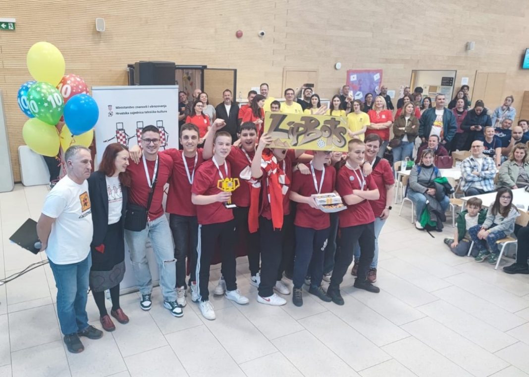 Povijesni uspjeh mladih robotičara iz Lipovljana Povijesni uspjeh mladih robotičara iz Lipovljana