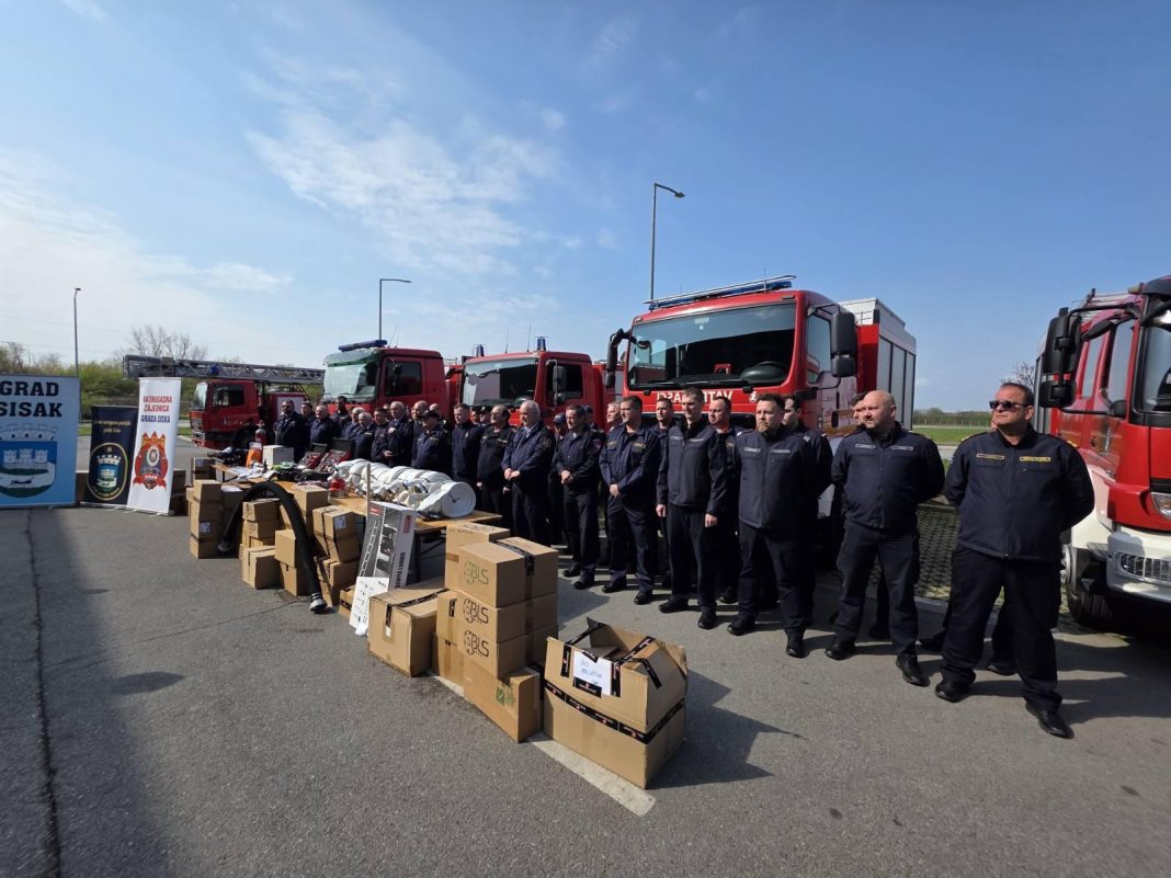 Stigla nova oprema za 19 sisačkih dobrovoljnih vatrogasnih društava Stigla nova oprema za 19 sisačkih dobrovoljnih vatrogasnih društava