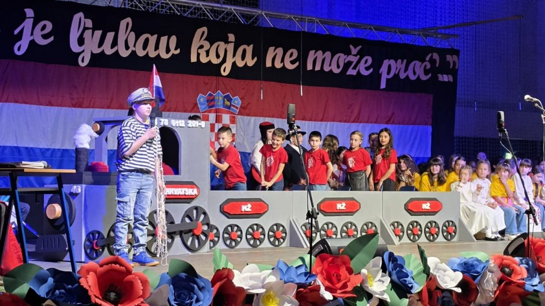 Proslavljen Dan Osnovne škole Mate Lovraka u Petrinji Proslavljen Dan Osnovne škole Mate Lovraka u Petrinji