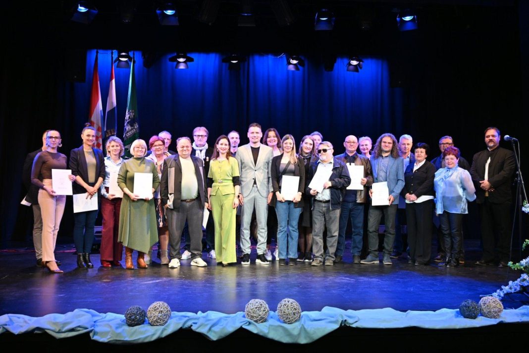 U Kazalištu 21 održana svečanost dodjele ugovora sisačkim udrugama u kulturi U Kazalištu 21 održana svečanost dodjele ugovora sisačkim udrugama u kulturi