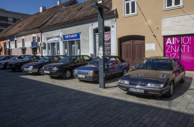 GALERIJA: Izložba starodobnih vozila u Sisku