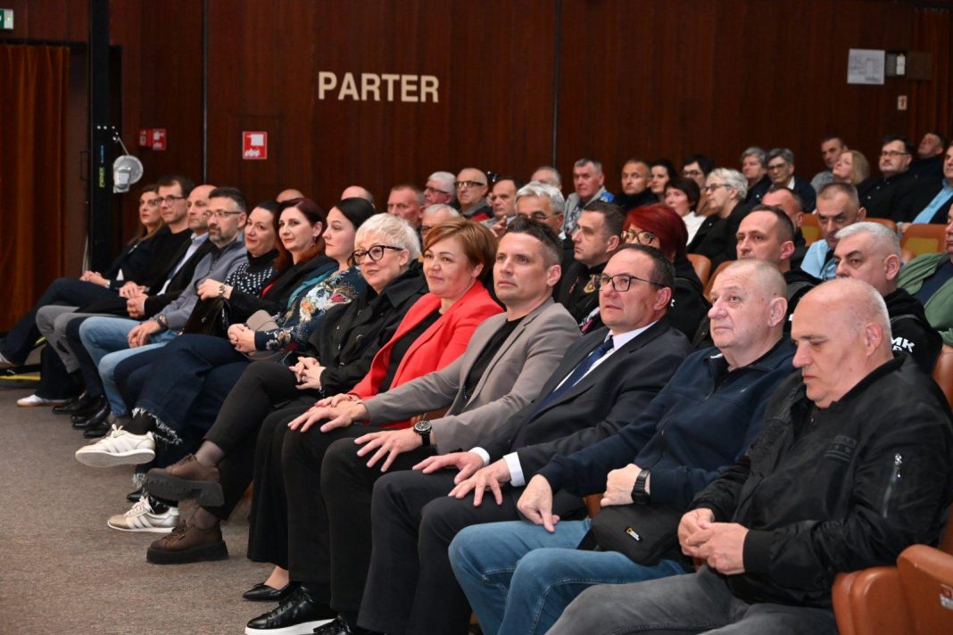 Grad Sisak dodijelio ugovore za više od 70 udruga Grad Sisak dodijelio ugovore za više od 70 udruga