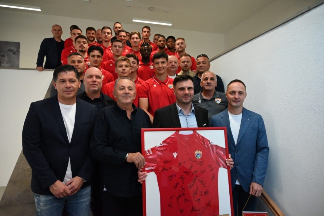 Sisački rukometaši i nogometaši u višem rangu natjecanja Sisački rukometaši i nogometaši u višem rangu natjecanja