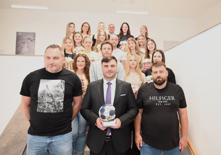 Sisačke rukometašice izborile viši rang – za njih održan prijem u županiji
