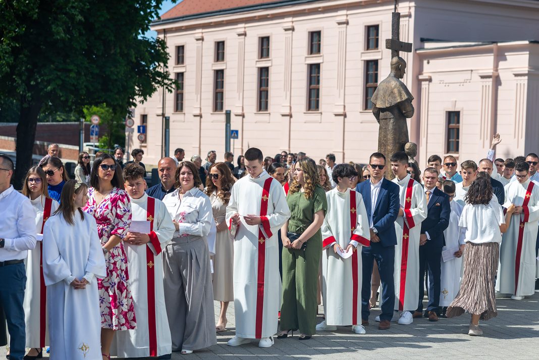 GALERIJA: Svetkovina Duhova u Sisku GALERIJA: Svetkovina Duhova u Sisku