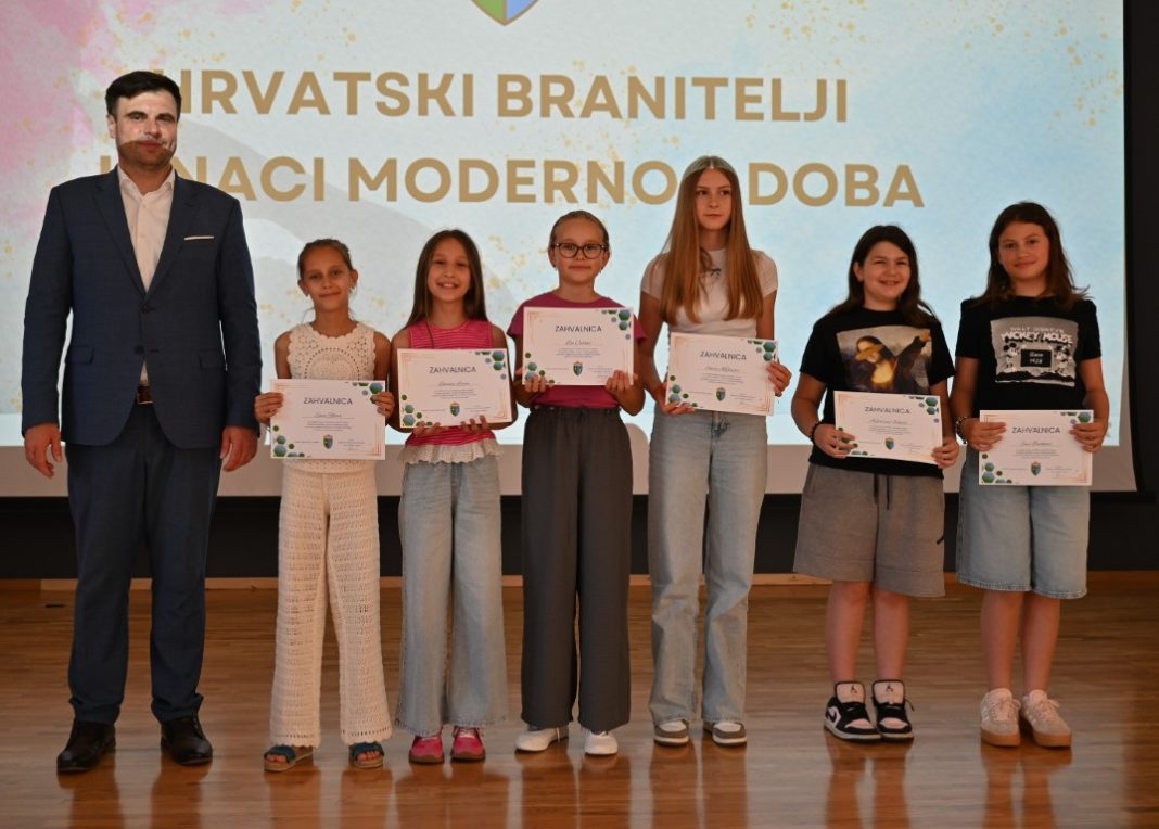 GALERIJA: Uručene nagrade i zahvalnice sudionicima natječaja „Hrvatski branitelji – junaci modernog doba“ GALERIJA: Uručene nagrade i zahvalnice sudionicima natječaja „Hrvatski branitelji – junaci modernog doba“
