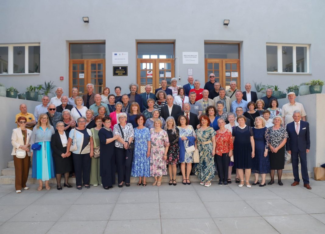 50 godina mature generacije 1975./76. sisačke Gimnazije 50 godina mature generacije 1975./76. sisačke Gimnazije