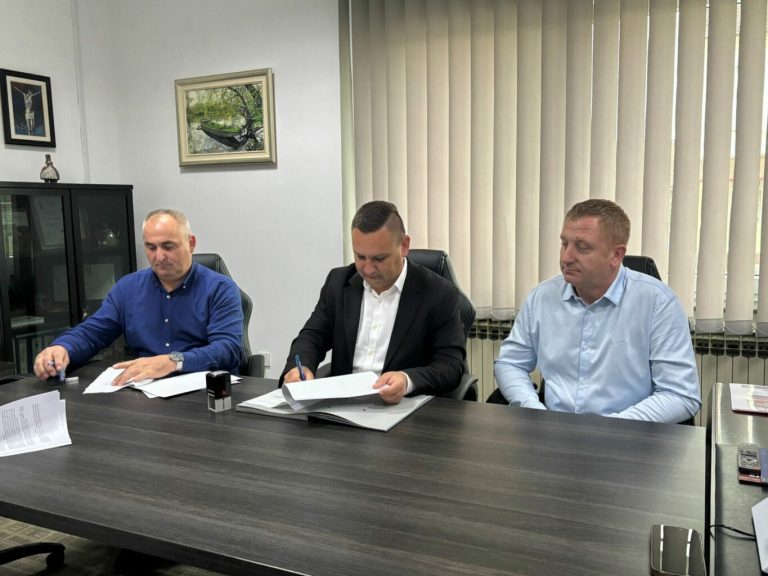 Potpisan ugovor za izvođenje radova na rekonstrukciji Društvenog doma u Dužici