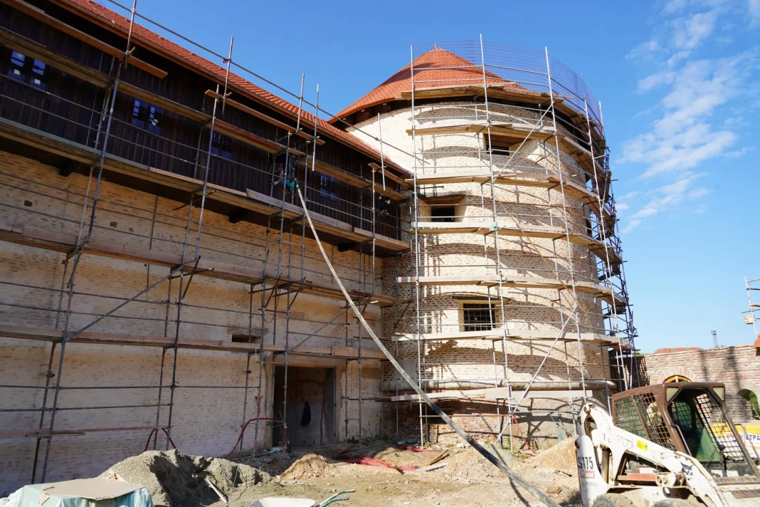 Stari grad pred završetkom obnove Stari grad pred završetkom obnove