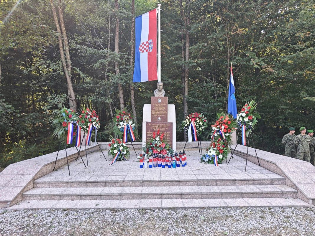 U Kotar šumi odana počast Stjepanu Grgcu i suborcima U Kotar šumi odana počast Stjepanu Grgcu i suborcima