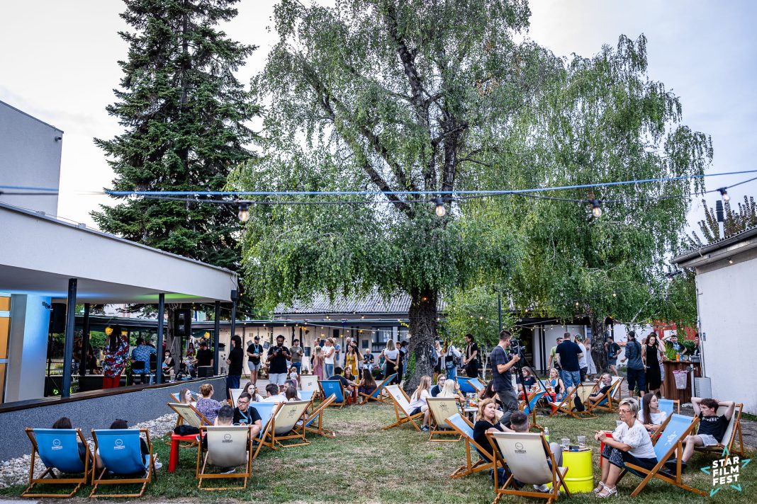Otvoren 13. STAR FILM FEST: Nisu ga pokolebali ni potres ni pandemija, a ponosno promiče film Siščanima i gostima Otvoren 13. STAR FILM FEST: Nisu ga pokolebali ni potres ni pandemija, a ponosno promiče film Siščanima i gostima