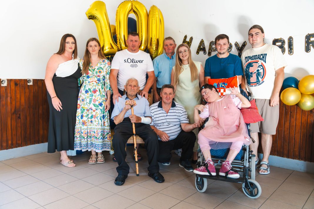 100. rođendan Mateja Matanovića iz Strelečkog 100. rođendan Mateja Matanovića iz Strelečkog