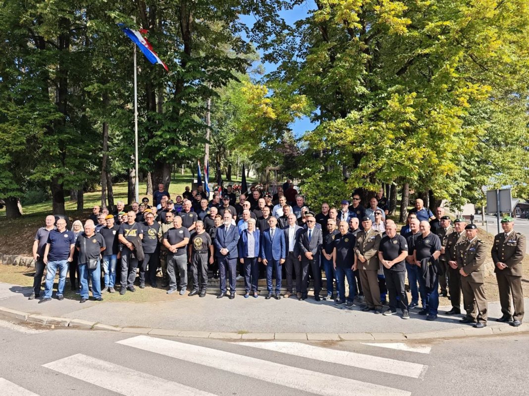 U Dvoru obilježena 31. obljetnica operacije „Una“ U Dvoru obilježena 31. obljetnica operacije „Una“