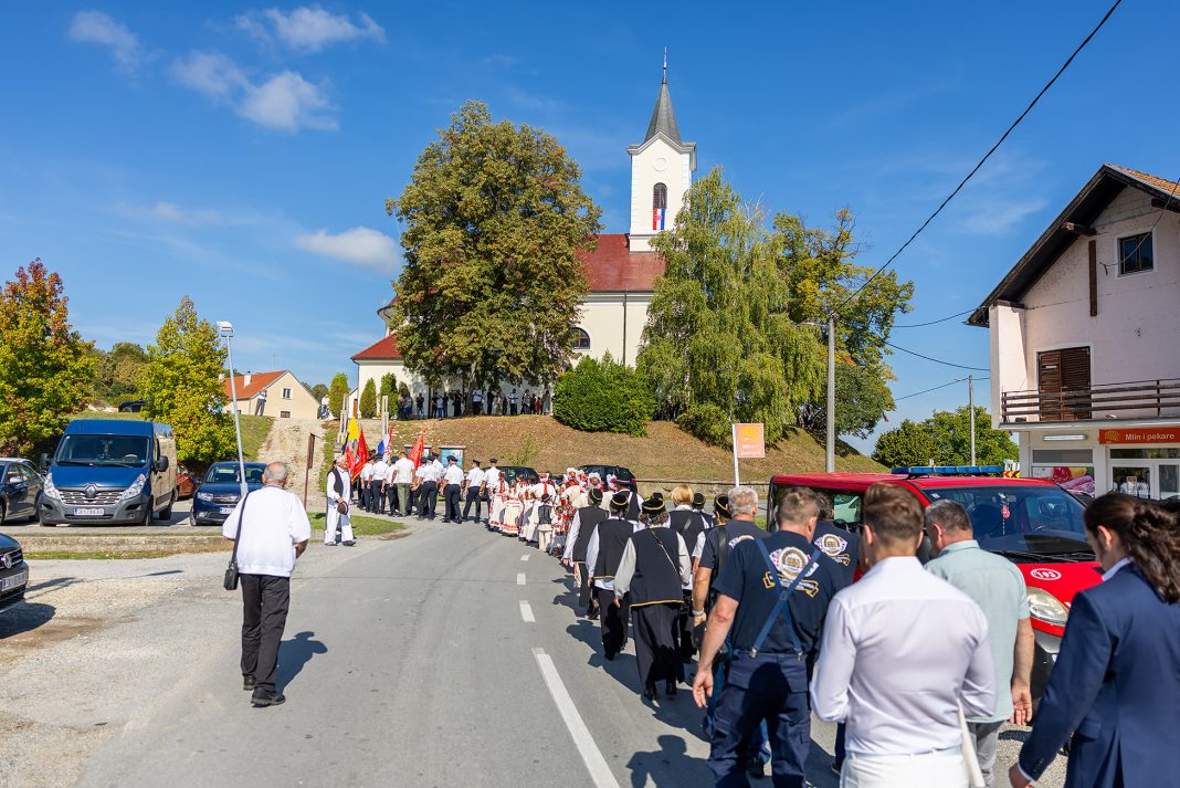 GALERIJA: Posvećena crkva sv. Bartola u Hrastovici GALERIJA: Posvećena crkva sv. Bartola u Hrastovici