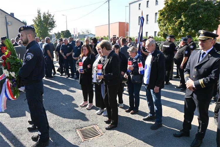 Obilježena 36. obljetnica napada na Policijsku postaju Petrinja Obilježena 36. obljetnica napada na Policijsku postaju Petrinja