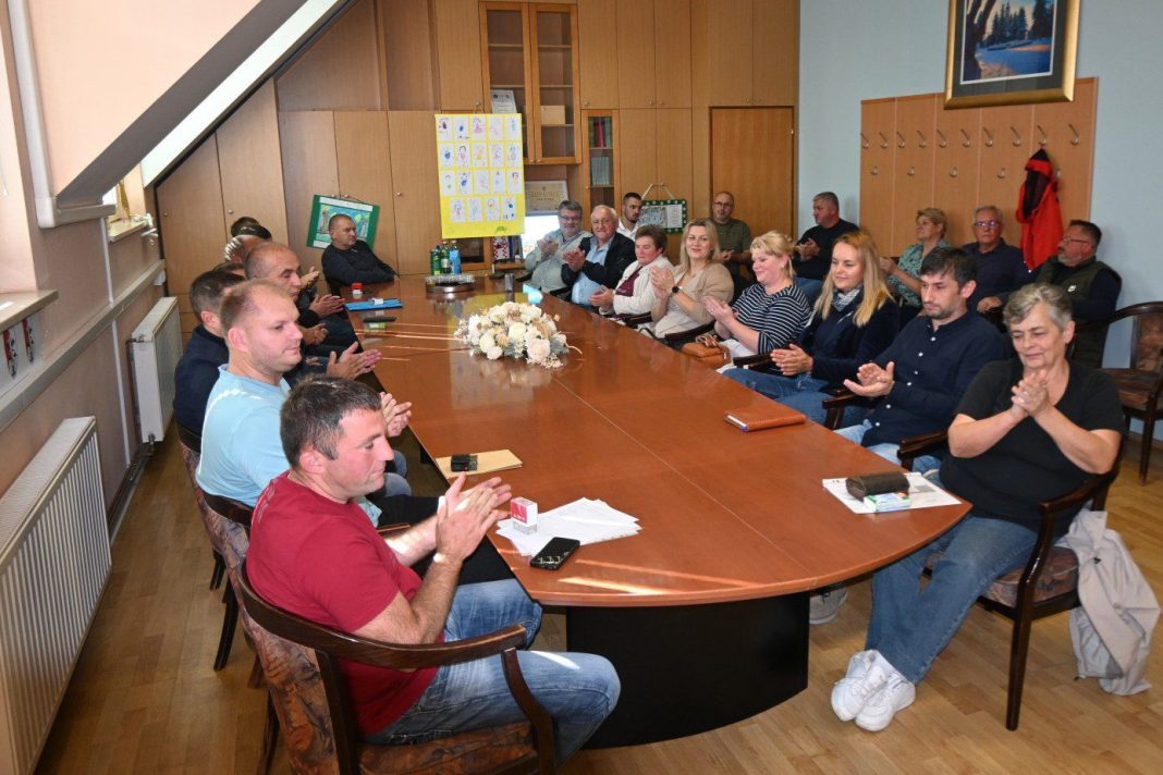 Uručeni ugovori o dodjeli potpora za gospodarstvo, poljoprivredu i ruralni razvoj Grada Petrinje Uručeni ugovori o dodjeli potpora za gospodarstvo, poljoprivredu i ruralni razvoj Grada Petrinje